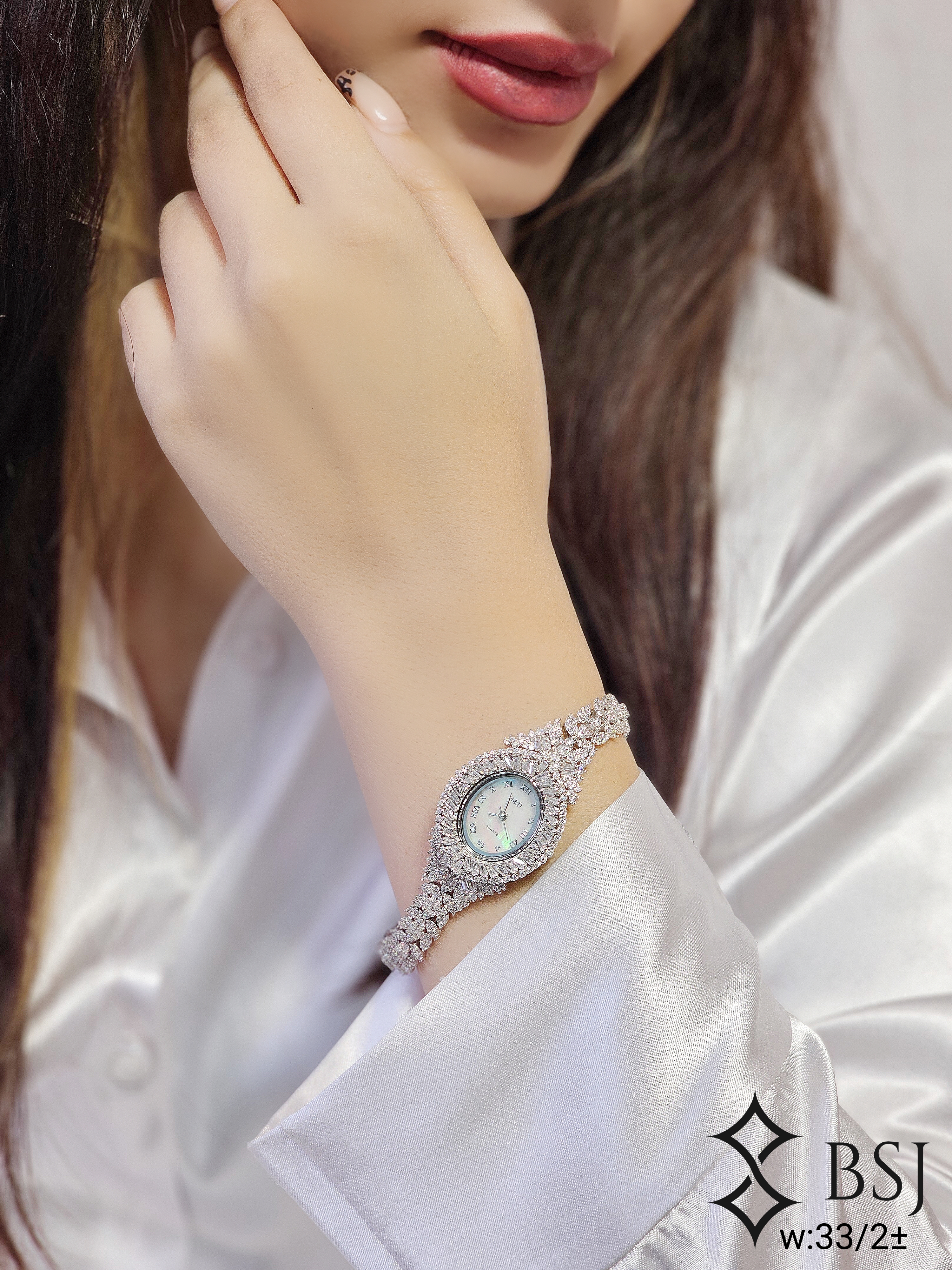 ساعت نقره مچی GS104 نقره ونوس با نگین‌های برلیان و باگت – طراحی لاکچری و درخشان